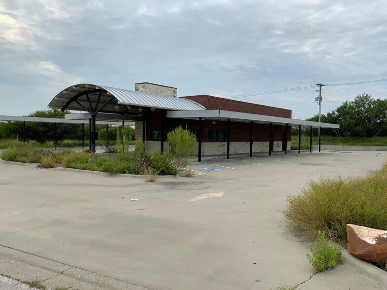 More Photos Of 6280 Highway 281, Three Rivers Fast Food For Sale