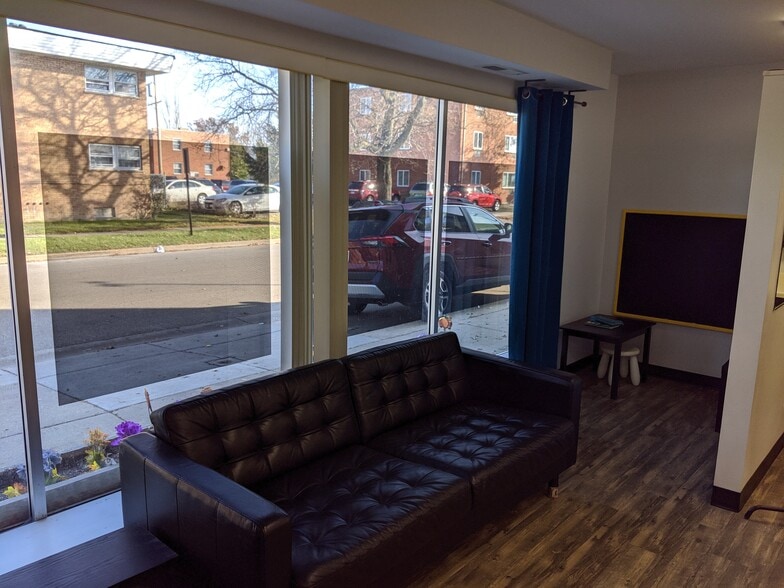 More Photos Of 2052 Western Ave, Waukegan Storefront For Lease
