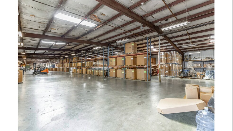 More Photos Of 1129 S Chattanooga St, LaFayette Warehouse For Sale