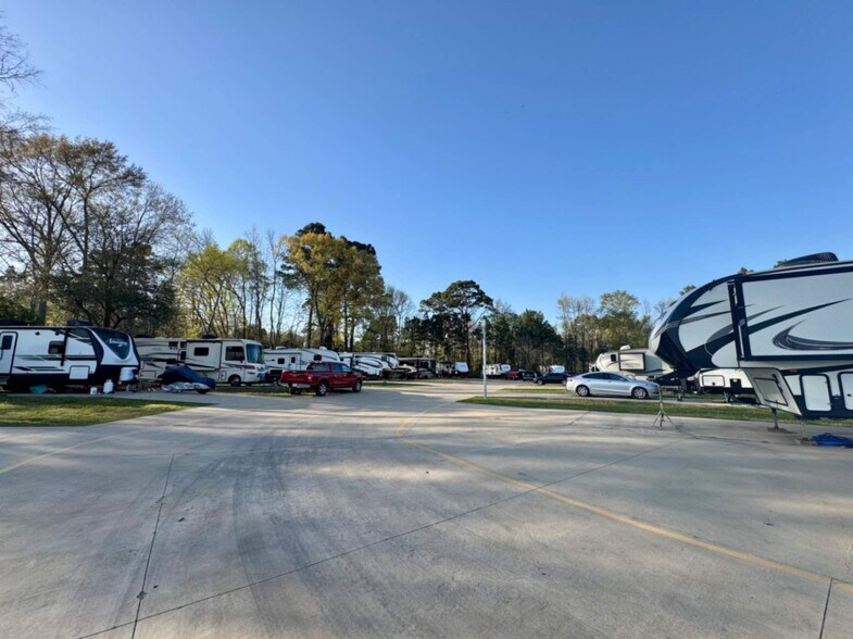 More Photos Of 5264 Ted Trout Dr, Lufkin Trailer Camper Park For Sale