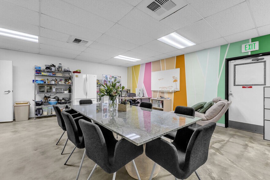 More Photos Of 81500 Industrial Pl, Indio Warehouse For Sale