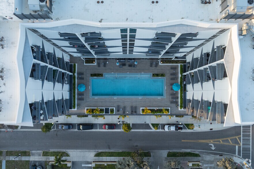 More Photos Of 1809 Jackson St, Hollywood Apartments For Lease