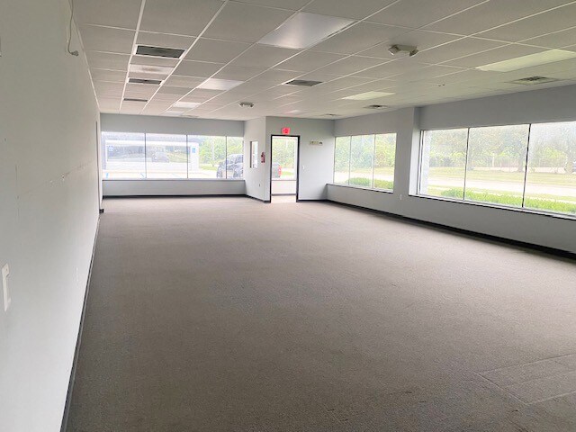More Photos Of 46330 Erb Dr, Macomb Township Warehouse For Lease