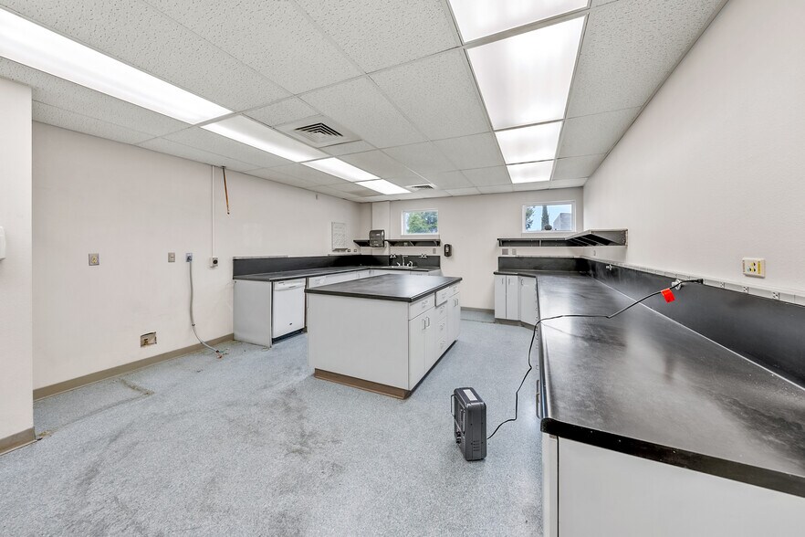 More Photos Of 661 S Fir St, Medford Refrigeration Cold Storage For Lease