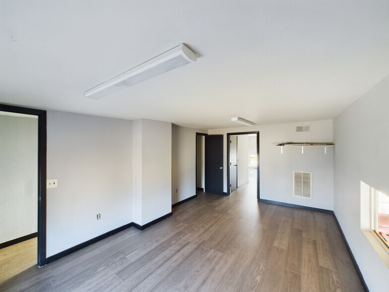 More Photos Of 4448 Fm 1960 Rd W, Houston Auto Repair For Lease