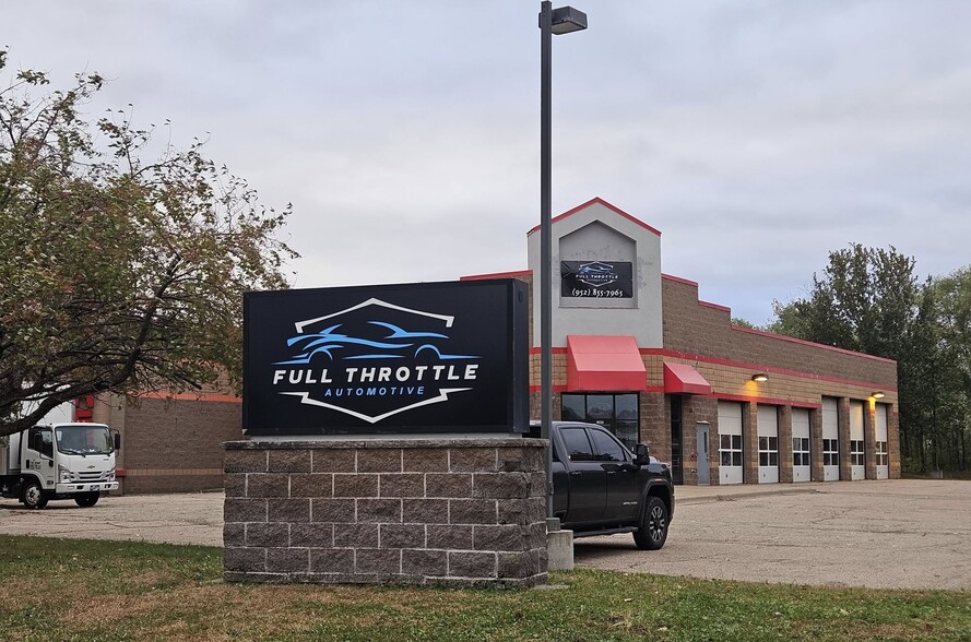 Primary Photo Of 1305 Crystal Ln, Chaska Auto Repair For Sale