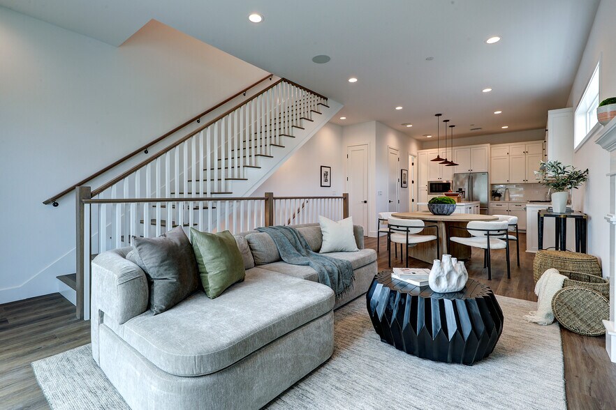 More Photos Of 1445-1447 S Redondo Blvd, Los Angeles Apartments For Sale
