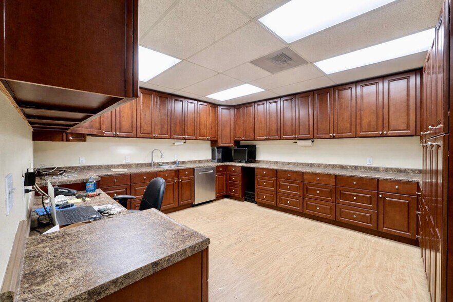 More Photos Of 1005 E Orangethorpe Ave, Anaheim Warehouse For Sale