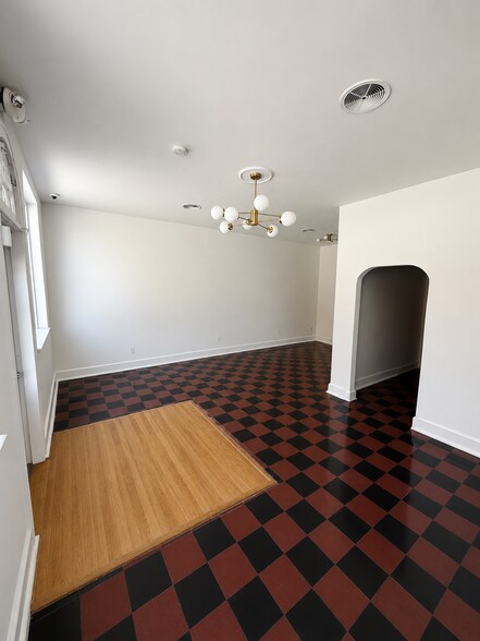 More Photos Of 126 E Main St, Laurens Storefront For Lease