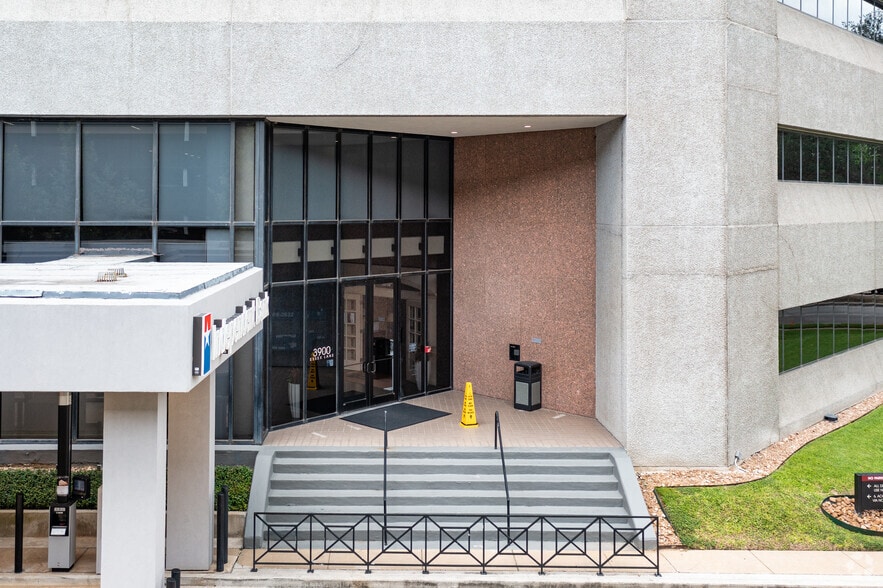 More Photos Of 3900 Essex Ln, Houston Office For Lease