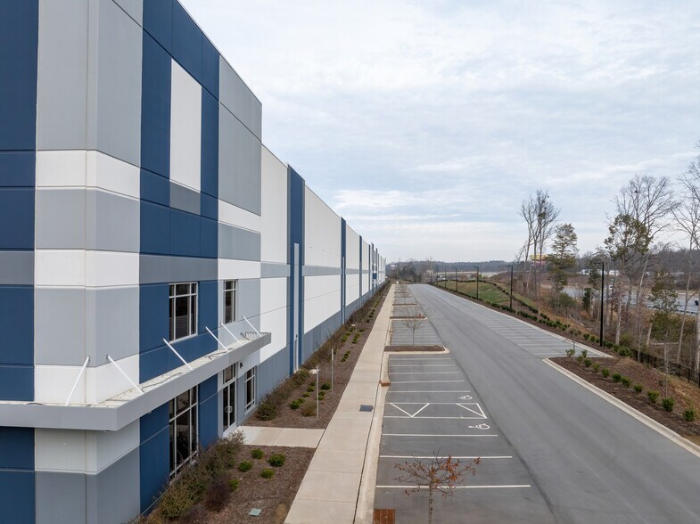 More Photos Of 2860 Stadium Dr, Kannapolis Distribution For Lease