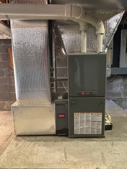 More Photos Of 82 Railroad St, Great Barrington Flex For Sale