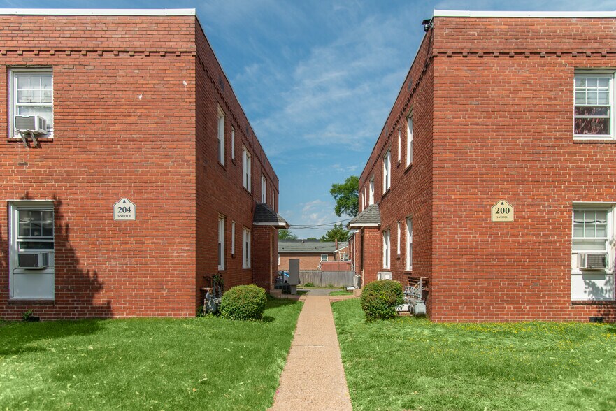 More Photos Of 200-204 S Veitch St, Arlington Apartments For Sale
