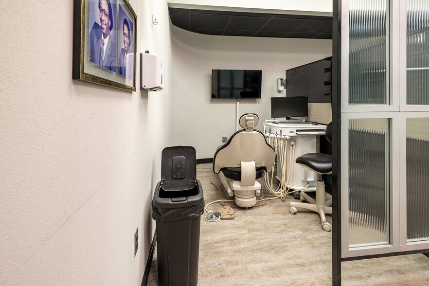 More Photos Of 302 S Lewis Ave, Tulsa Medical For Lease