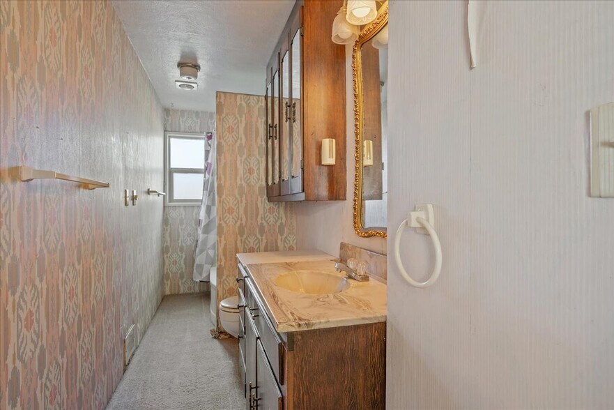 More Photos Of 1501 Carbon Ave, Cheyenne Office For Lease