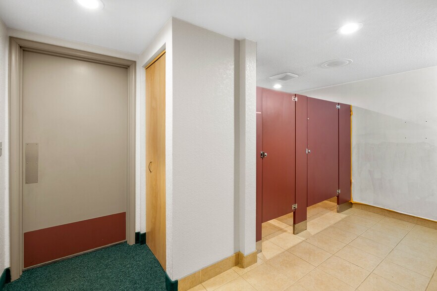 More Photos Of 804 N State St, Tacoma Religious Facility For Sale