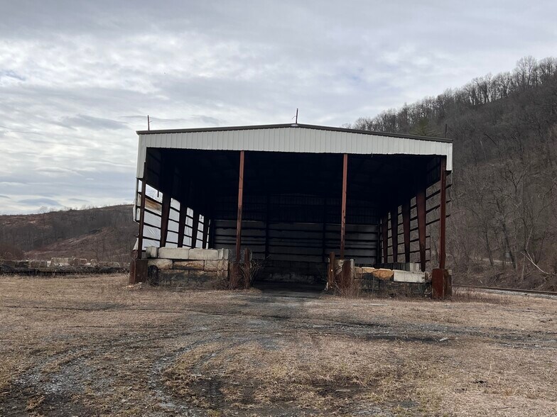 More Photos Of 1686 Tipple Rd, Karthaus Service For Sale