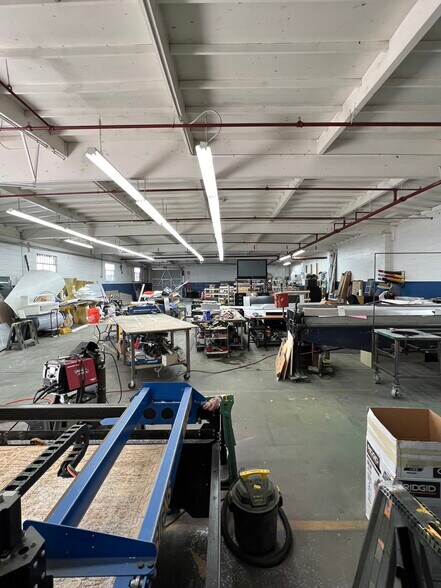 More Photos Of 560 W 182nd St, Gardena Manufacturing For Lease