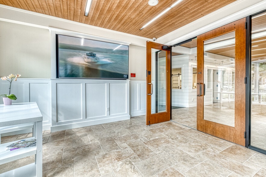 Primary Photo Of 126-130 N Main St, East Hampton Office For Lease