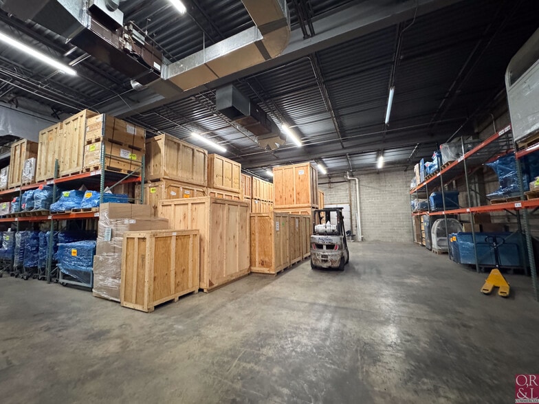 More Photos Of 95 Peters Rd, Bloomfield Light Manufacturing For Lease