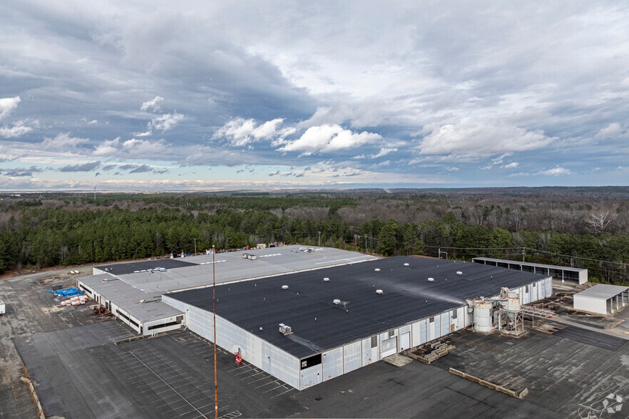 More Photos Of 16300 International St, Doswell Warehouse For Lease