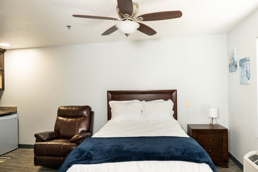 More Photos Of 12 E Grove Ave, Lake Wales Assisted Living For Sale