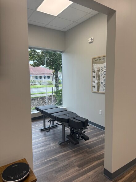 More Photos Of 6404 Old Winter Garden Rd, Orlando Medical For Sale