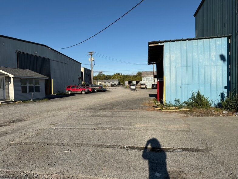More Photos Of 600 N Kent St, Winchester Warehouse For Lease