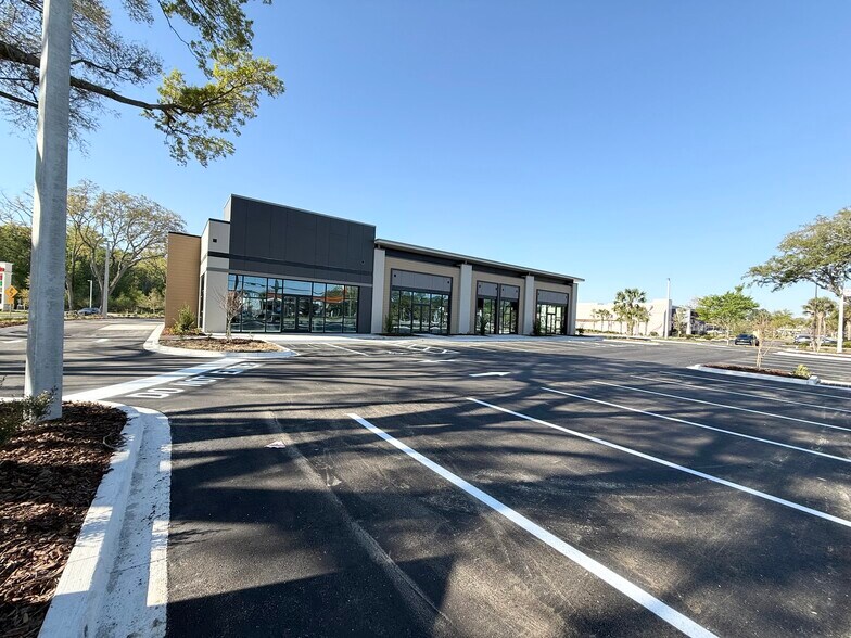 More Photos Of 8730 Baymeadows Rd, Jacksonville Storefront For Lease