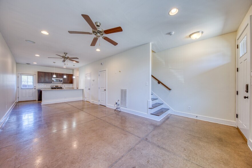 More Photos Of 425 Sutherland View Way, Knoxville Apartments For Sale