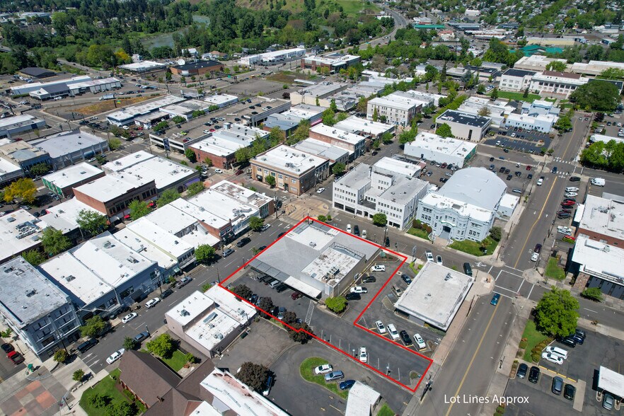 More Photos Of 619 SE Main St, Roseburg Bank For Lease