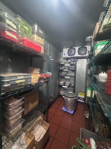 More Photos Of 1601 Sawtelle Blvd, Los Angeles Storefront Retail Office For Lease