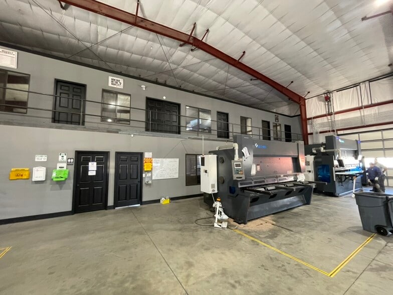 More Photos Of 1650 Commerce Dr, Tonganoxie Warehouse For Sale