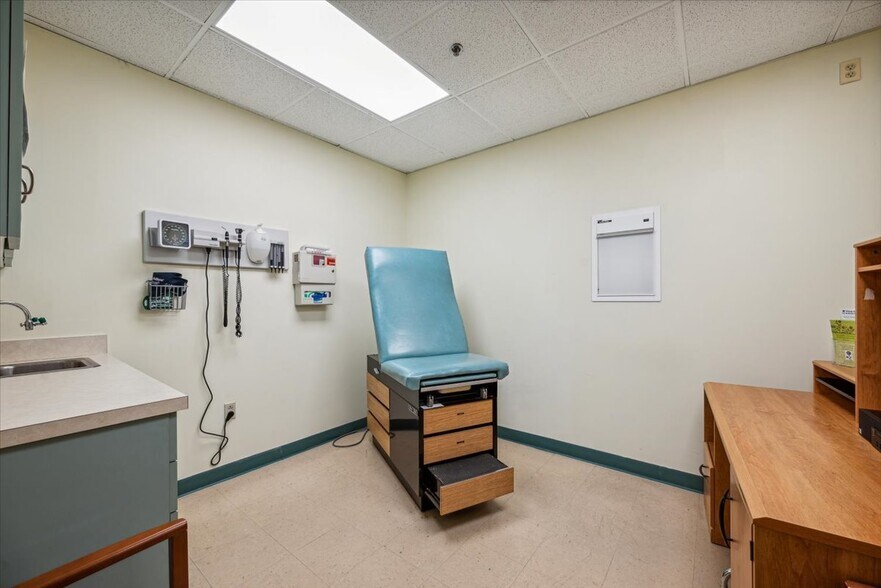 More Photos Of 1465 State Route 31 S, Annandale Medical For Lease