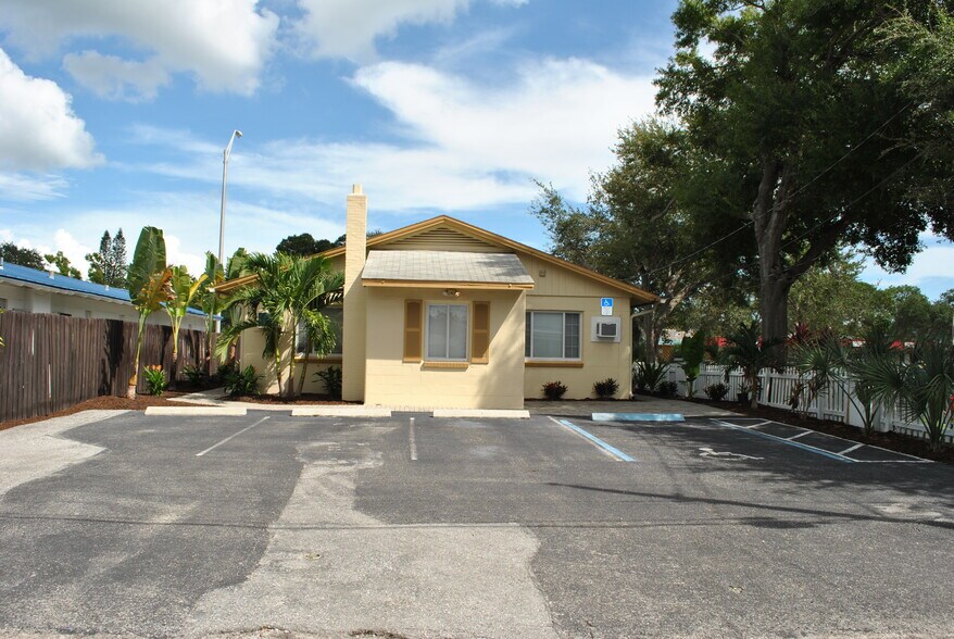 More Photos Of 5710 4th St N, Saint Petersburg Office Residential For Sale