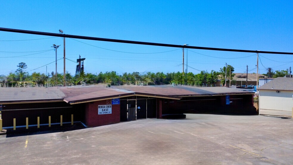 More Photos Of 7112 Lyons Ave, Houston Medical For Lease