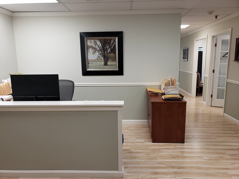 More Photos Of 6-10 University Dr, Amherst Unknown For Lease