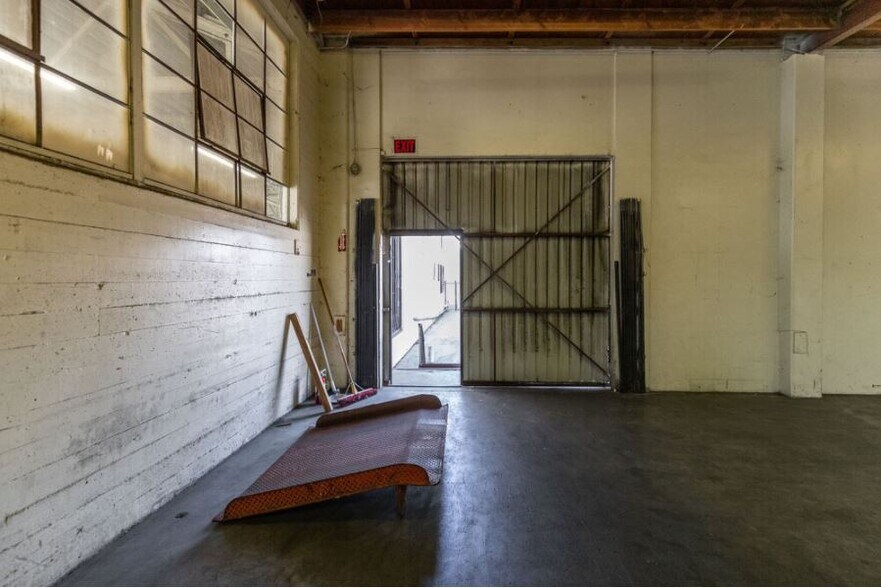 More Photos Of 3310 Leonis Blvd, Los Angeles Warehouse For Lease