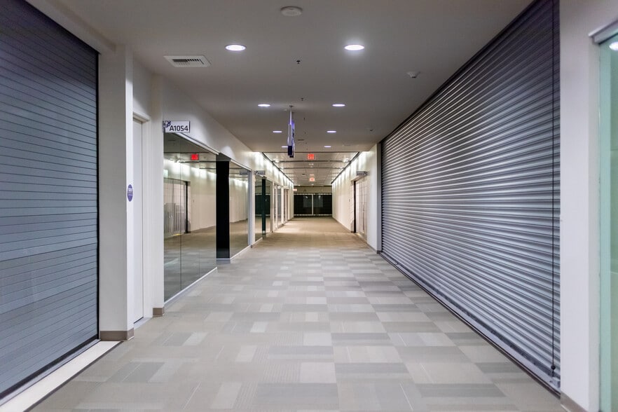 More Photos Of 495 S Grand Central Pky, Las Vegas Showroom For Lease