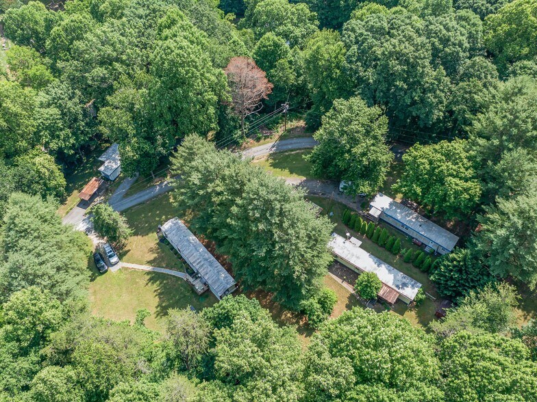 More Photos Of 40 Hemlock Hill Dr, Arden Manufactured Housing Mobile Home Park For Sale