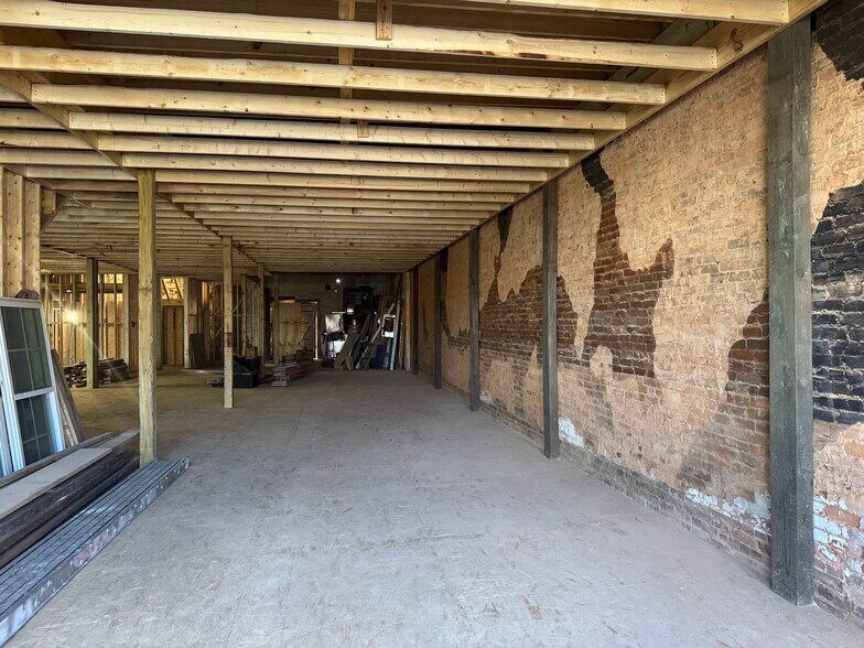 More Photos Of 116 W Solomon St, Griffin Restaurant For Lease