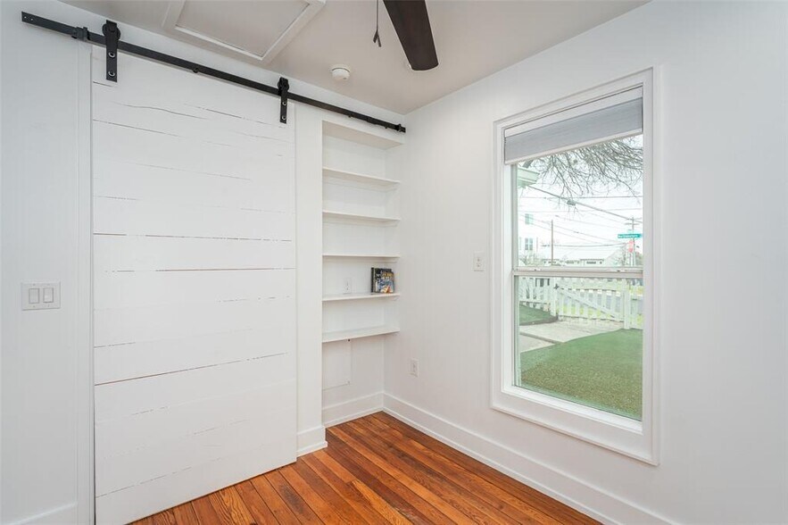 More Photos Of 1148 Northwestern Ave, Austin Specialty For Sale