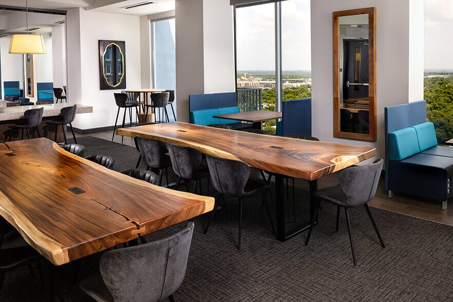 More Photos Of 51 Rainey St, Austin Apartments For Lease