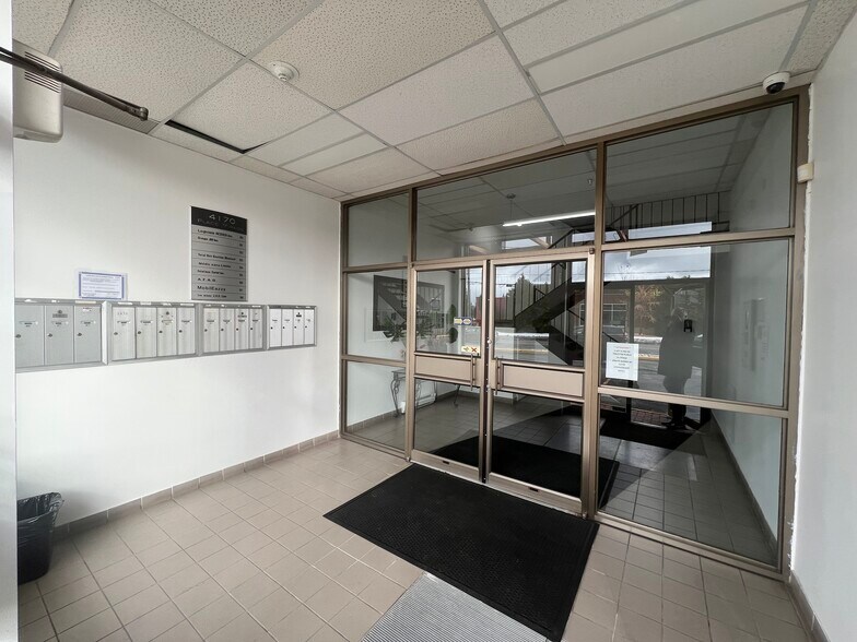 More Photos Of 4170 Grande Allée, Longueuil Office For Lease