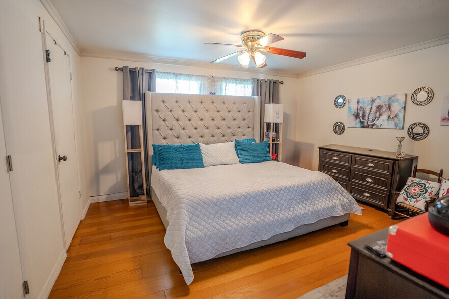 More Photos Of 5995 N Courtenay Pky, Merritt Island Light Manufacturing For Sale