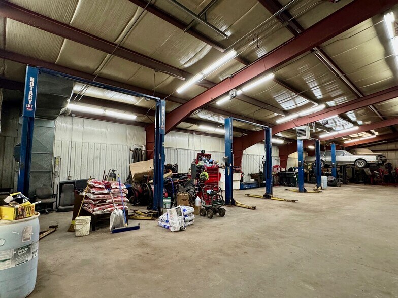 More Photos Of 3434 N Holton St, Milwaukee Auto Repair For Sale