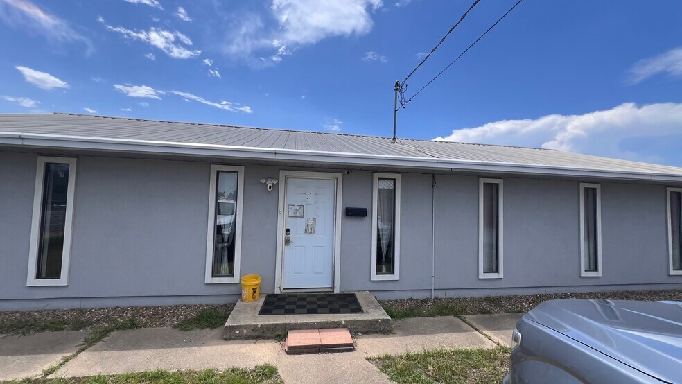 More Photos Of 3419 E Broadway Ave, North Little Rock Service For Lease