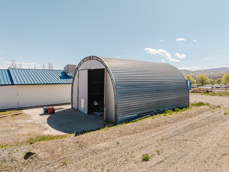 More Photos Of 824 Poplar St, Carlin Industrial For Sale