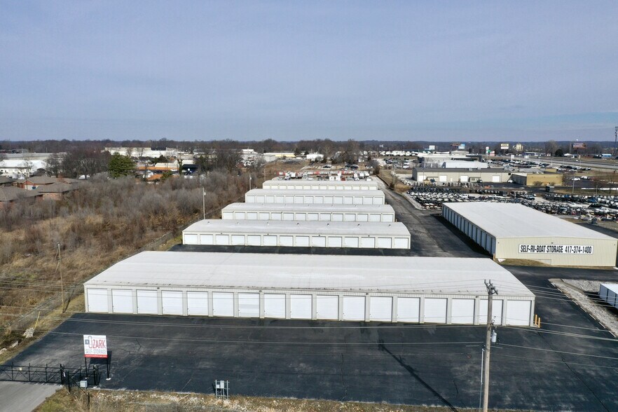 Primary Photo Of 5560 N 22nd St, Ozark Self Storage For Sale