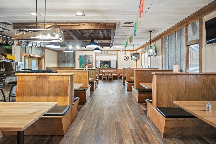 More Photos Of 762 Veterans Pky, Hinesville Restaurant For Sale